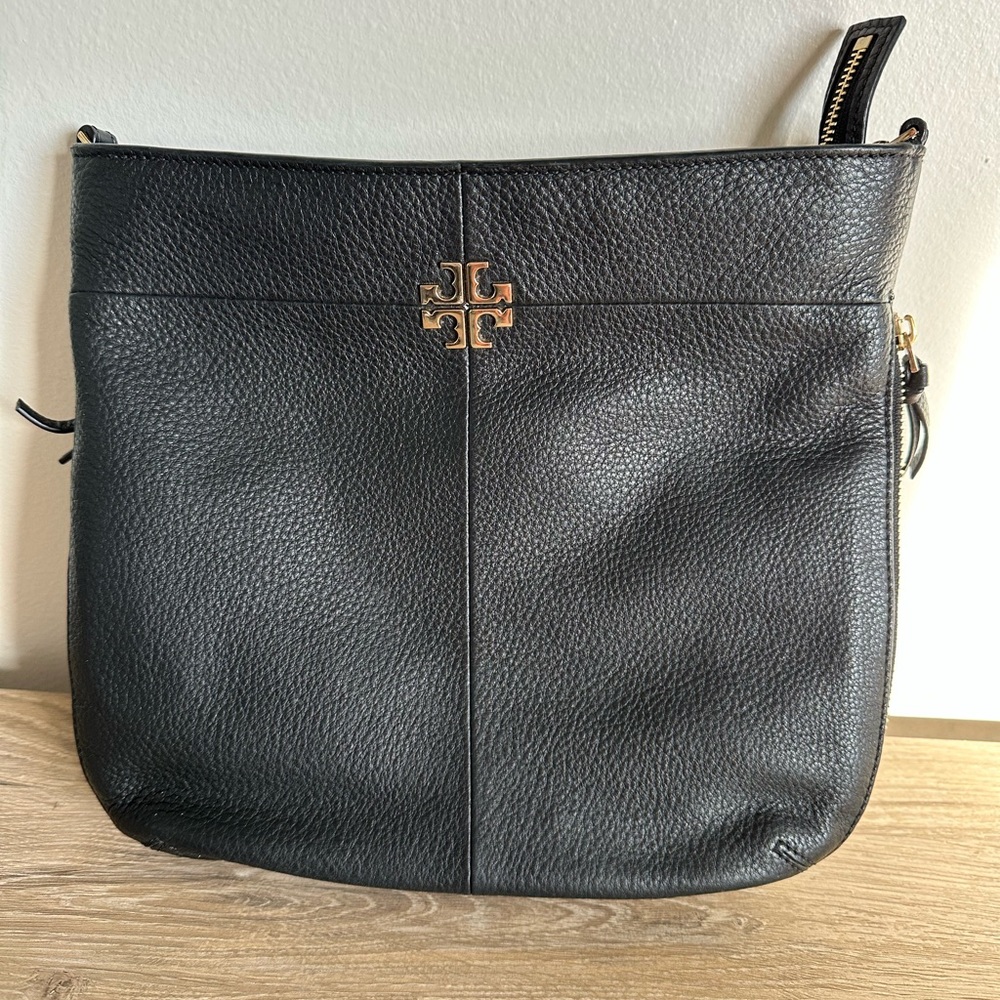 Tory Burch Cross Body Purse with adjustable features